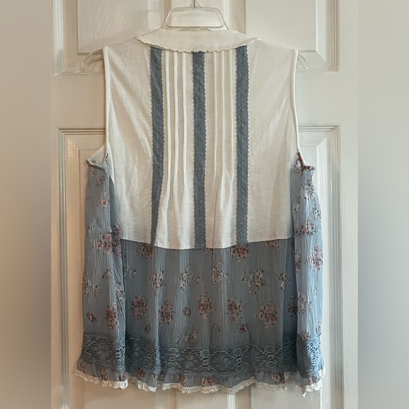 POL-Women’s NWOT Sleeveless Lace Trim Blouse - Blue, White and Floral size S - Picture 7 of 10